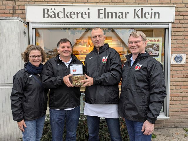 Bäckerei Klein aus Uedorf feiert 60 Jahre-Jubiläum und übergibt Spende